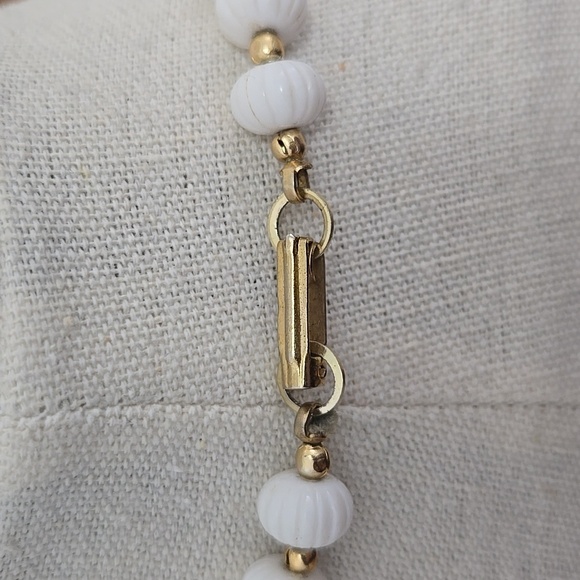 WHITE ACRYLIC BEAD NECKLACE WITH GOLD TONE SPACERS HONG KONG - Picture 4 of 5